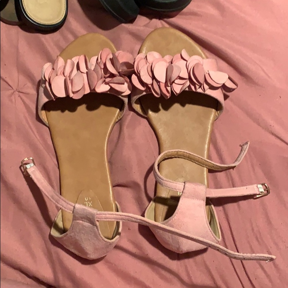 Pink flower sandals.